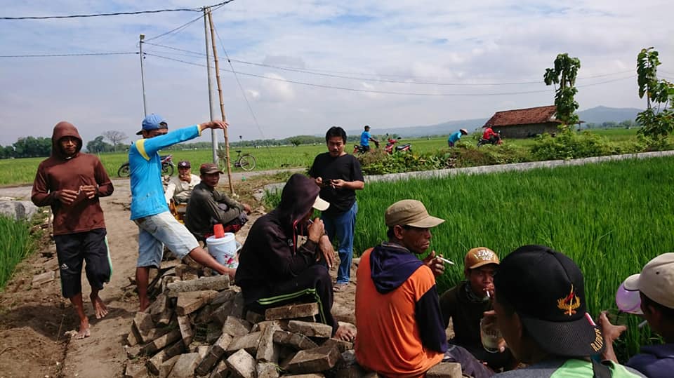 Sayuk Rukun Masyarakat Memperbaiki Jalan Lingkungan